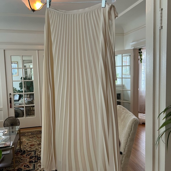 Sézane Dila Wrap Pleated Skirt - Picture 3 of 4